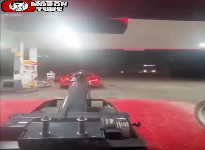 Video :Will this driver be able to get away before his car is seized by the impounders